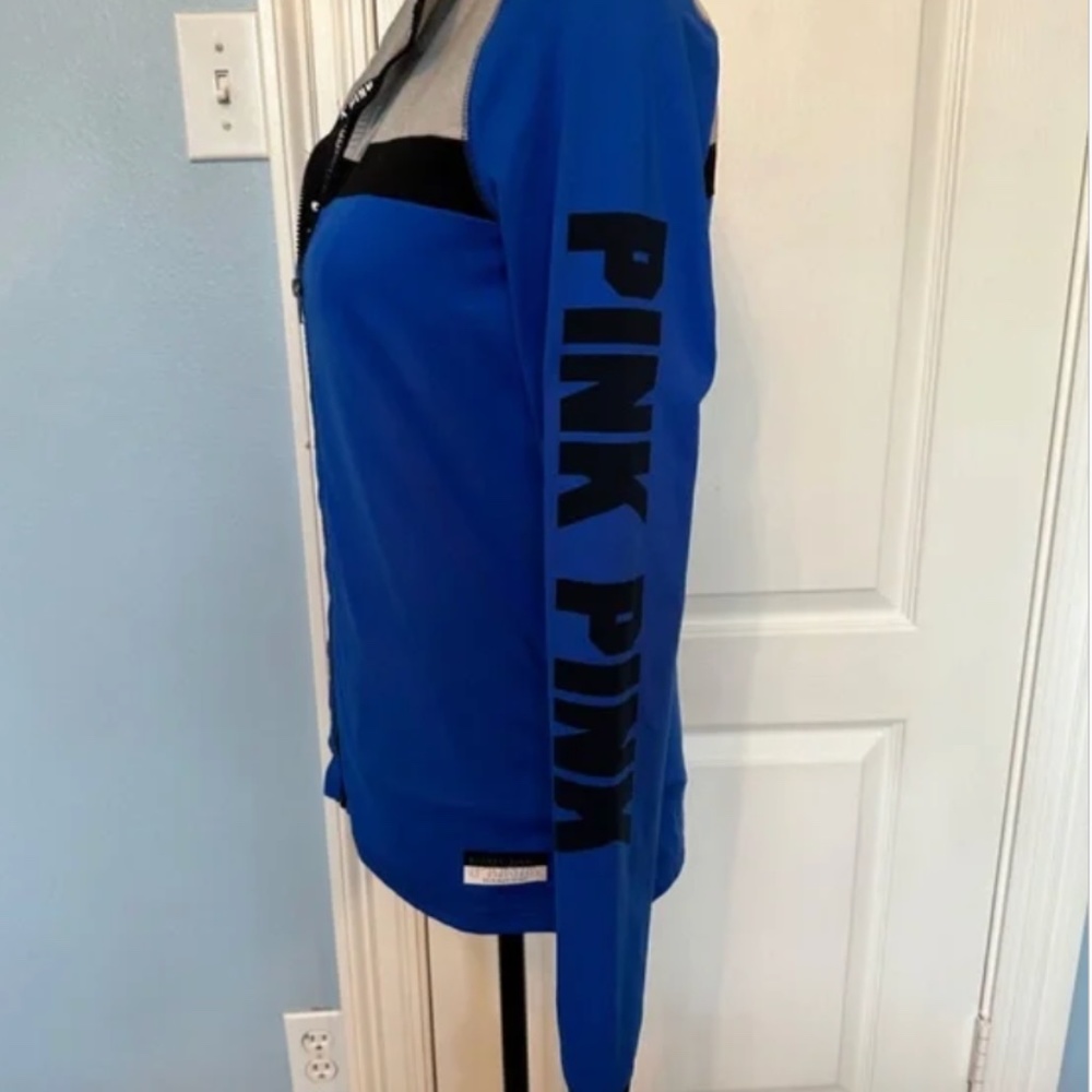 🪁🛼🤸🏾🧘🏻‍♀️VS-PINK - New- Zip up jacket - Excellent Condition- size Small